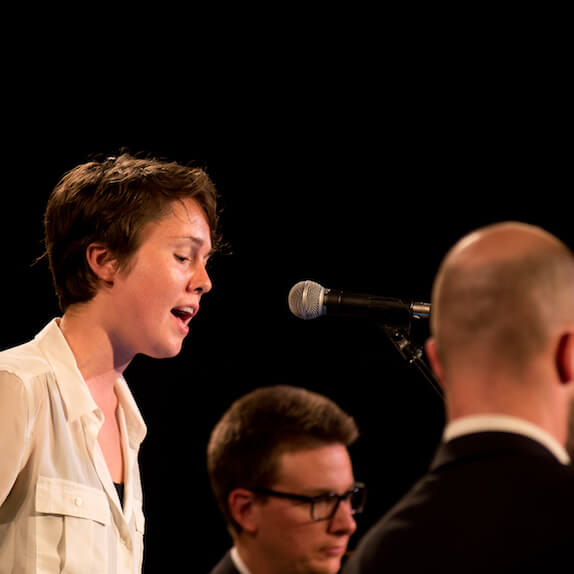 Caroline Shaw singing and accompanied by the Calder Quartet